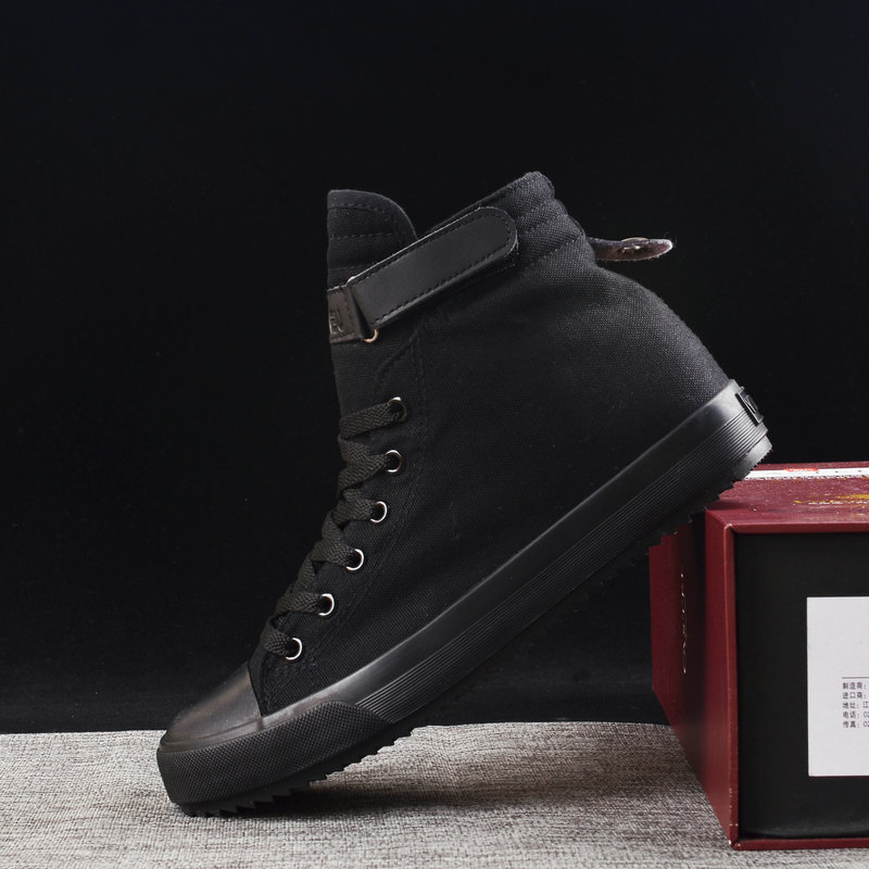 White Sneaker Care Kit - Modne trampki męskie buty męskie brezentowe